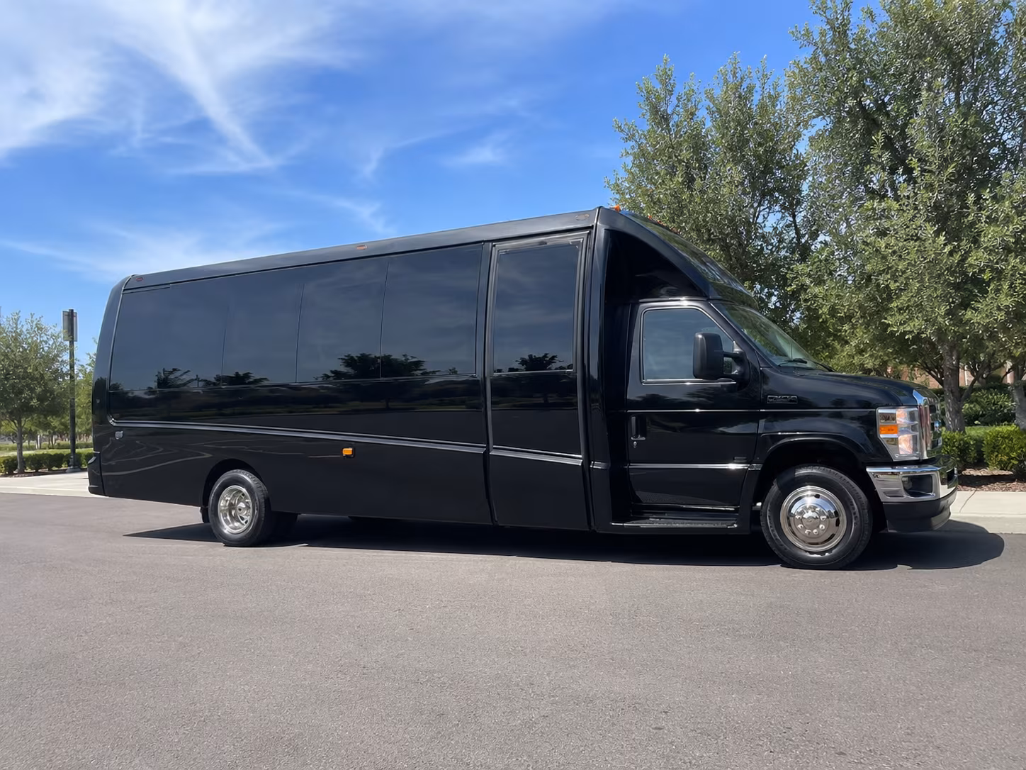 minibus rentals for small group wine tours around el dorado county